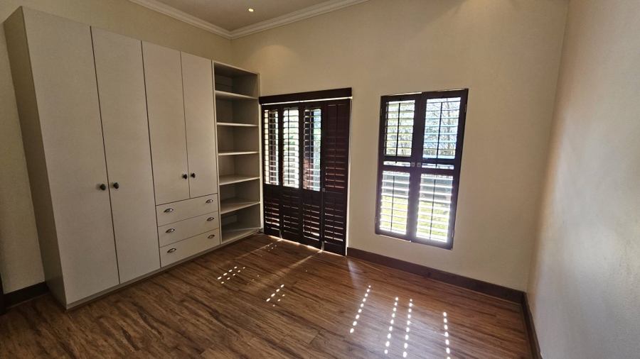 5 Bedroom Property for Sale in The Coves North West